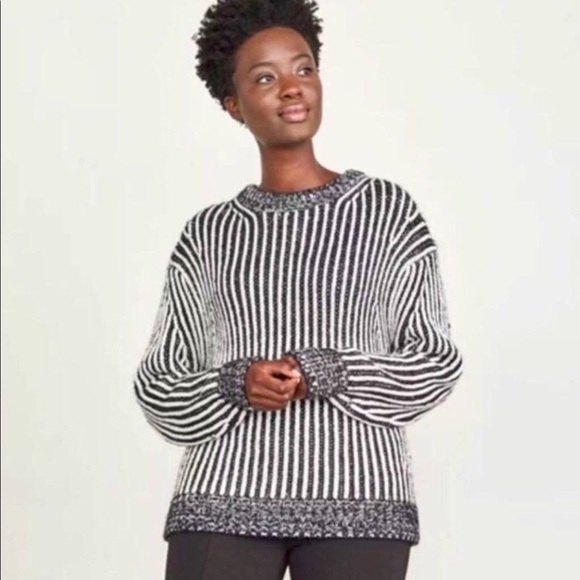Elizabeth and James Crewneck Black White Striped Pullover Sweater Size Medium - Picture 1 of 5